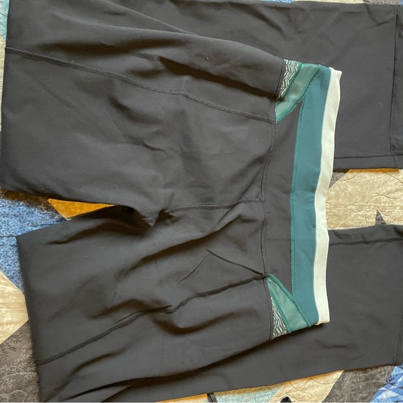 Lululemon flare like new🦋🌺☘️☘️ - Picture 7 of 12